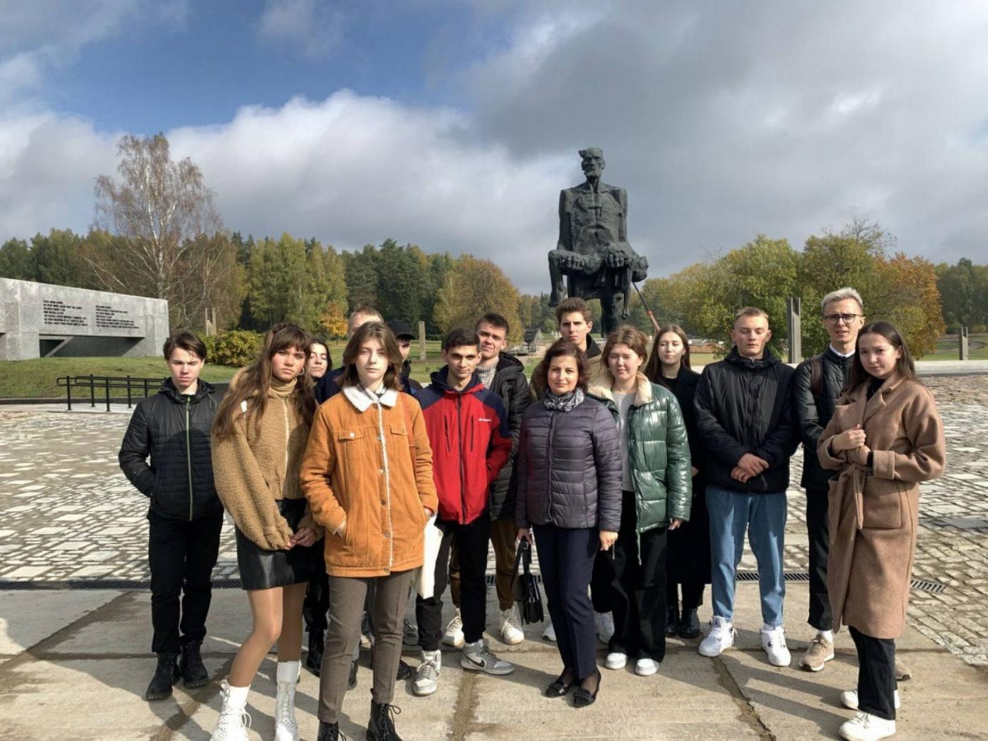 Память о подвиге советского народа навсегда останется в сердце педагога-инженера